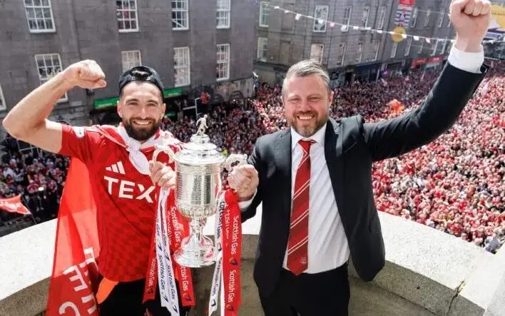 Jimmy Thelin celebrating Aberdeen FC's cup title
